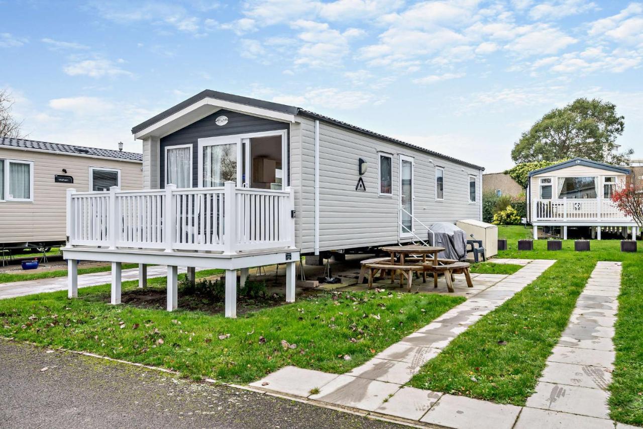 Sea La Vie Lodge, Rockley Park Holiday Park, Poole, Dorset Bagian luar foto