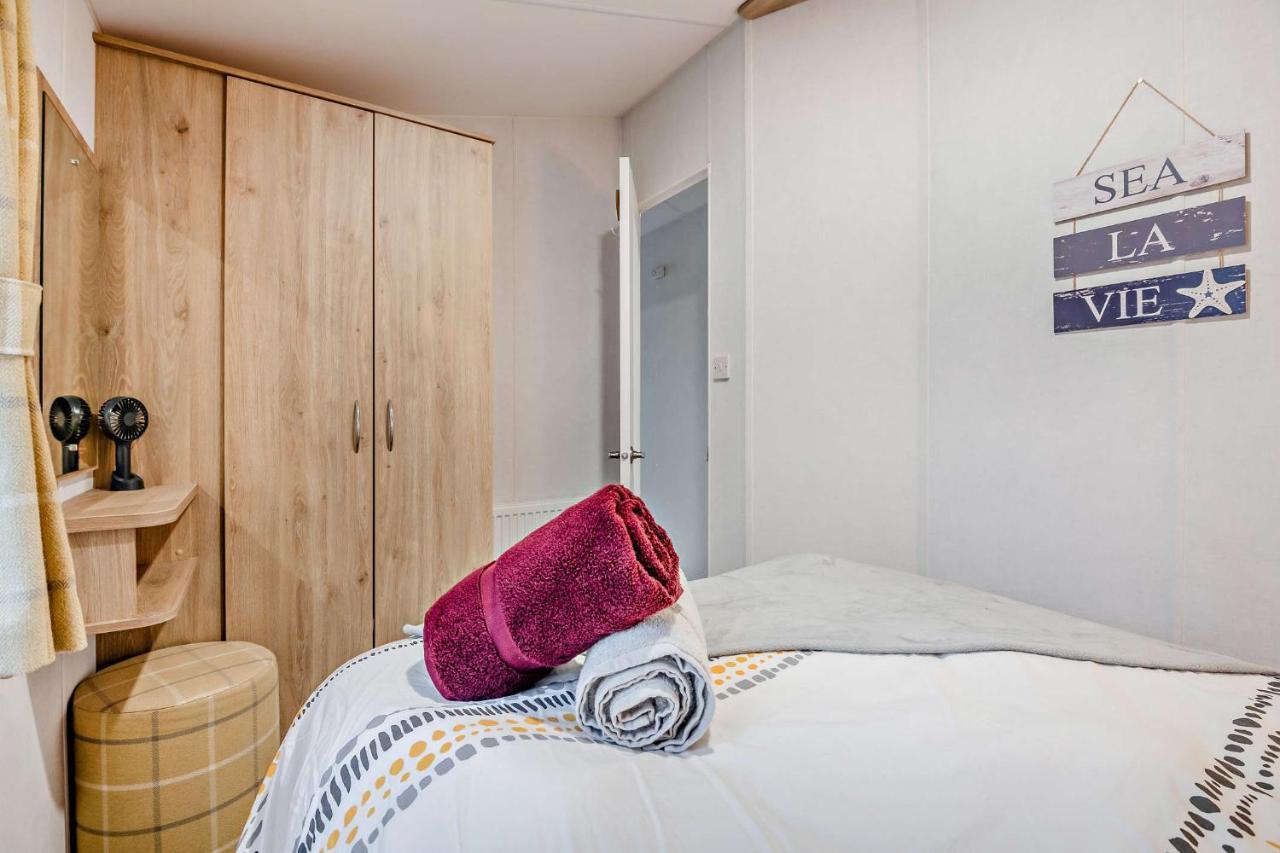 Sea La Vie Lodge, Rockley Park Holiday Park, Poole, Dorset Bagian luar foto